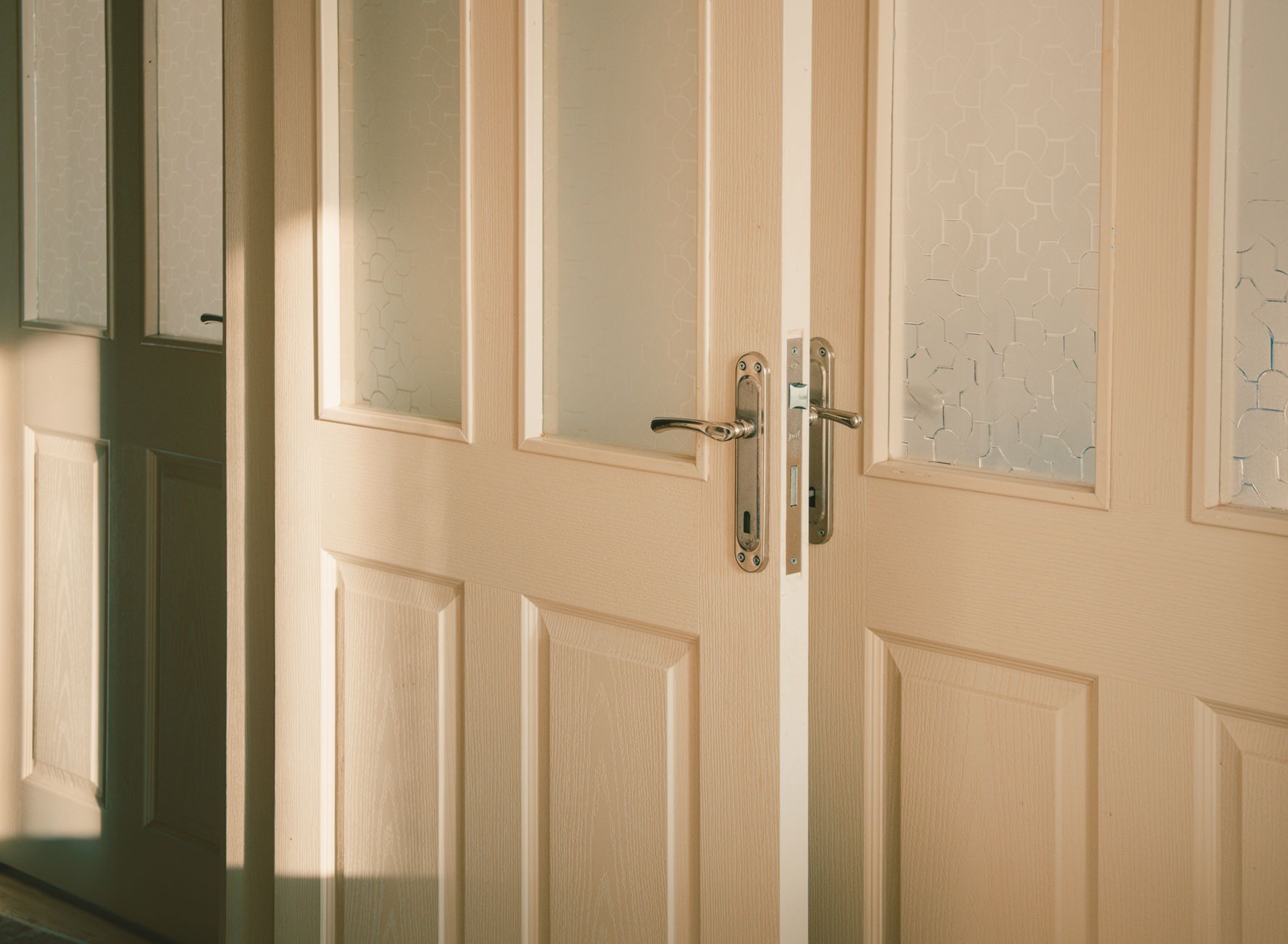 Interior, Doors & Windows: Doors, windows & appliances functional